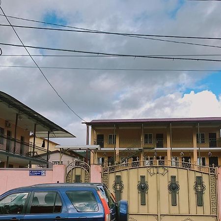 Семейный Дворик Sochumi Exterior foto