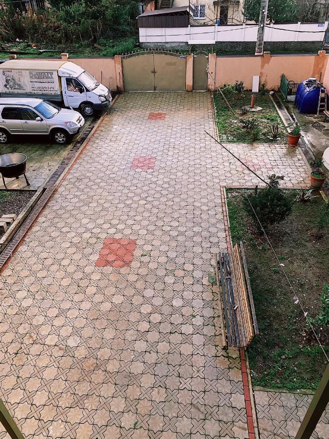 Семейный Дворик Sochumi Exterior foto