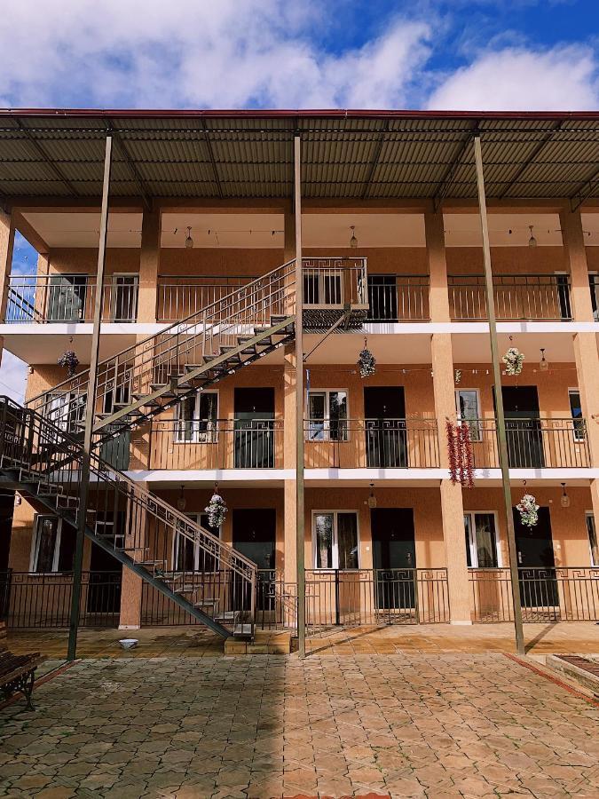 Семейный Дворик Sochumi Exterior foto